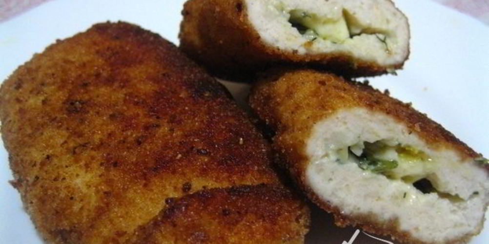 Рецепт куриных зраз с сыром и сливочным маслом