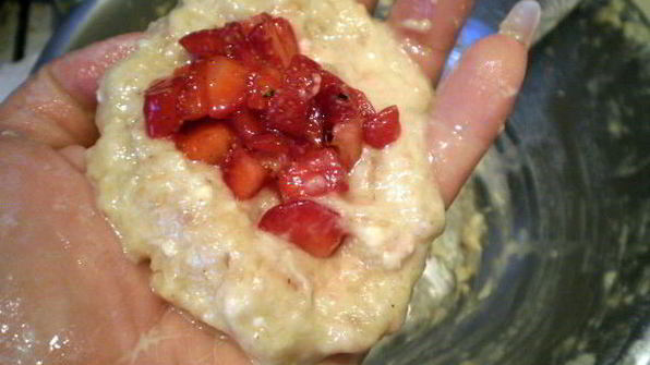 мясные зразы с клубникой и сыром фета