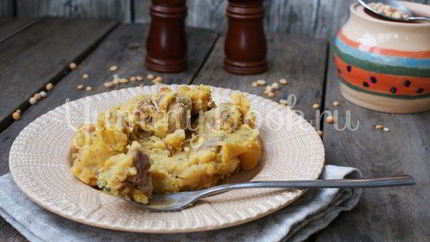 Гороховая каша со свининой в мультиварке