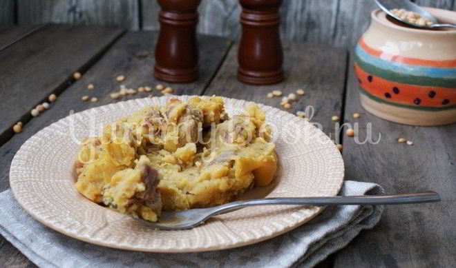 Гороховая каша со свининой в мультиварке