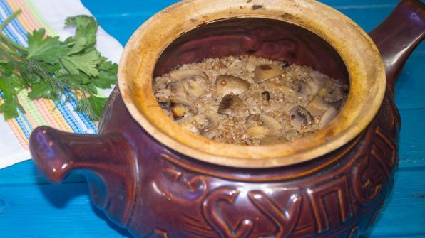 гречка с грибами в горшочке