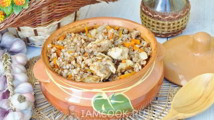 Гречка с курицей в горшочках