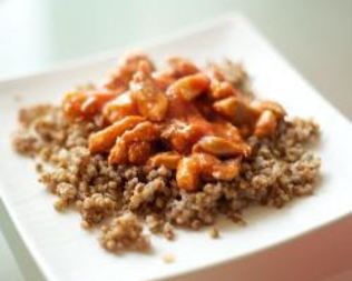 Гречка с курицей в томатном соусе