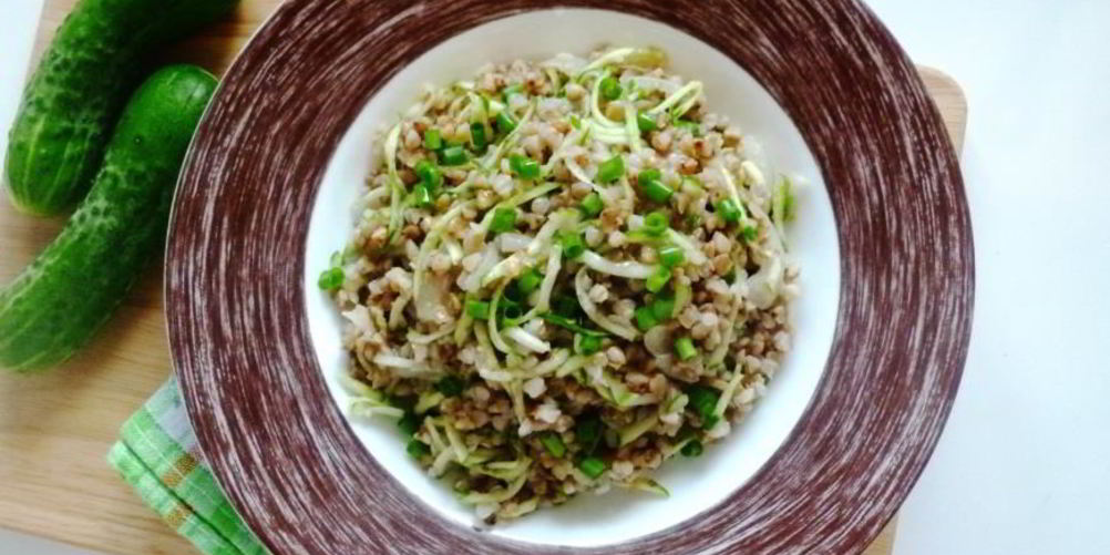 Рецепт гречки с огурцом и луком