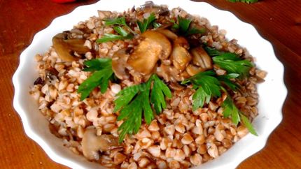 Гречневая каша с грибами и луком