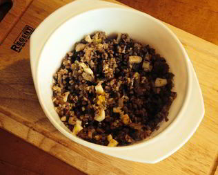 Гречневая каша с яйцами и грибами