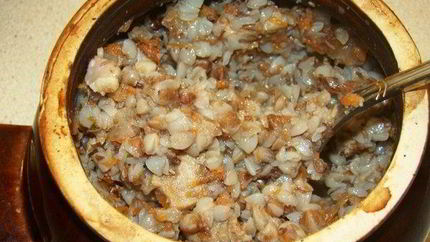 Гречневая каша со свининой в горшочке