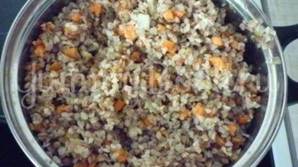 печень с морковью и зеленью и гречка на гарнир