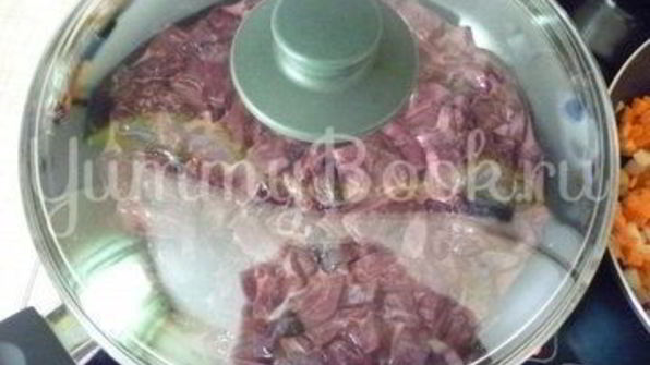 печень с морковью и зеленью и гречка на гарнир