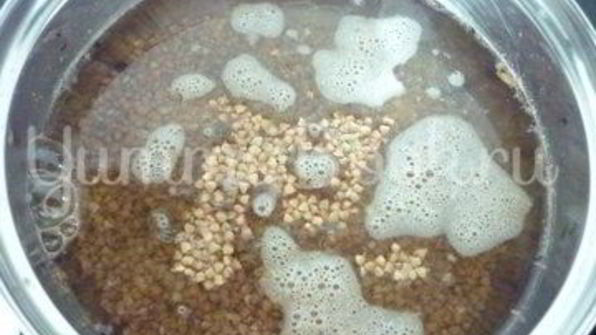 печень с морковью и зеленью и гречка на гарнир