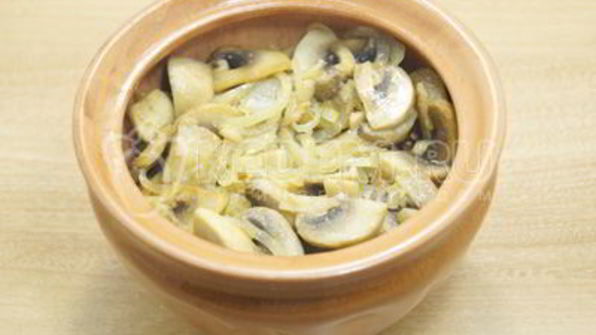 постная гречка с грибами в горшочке