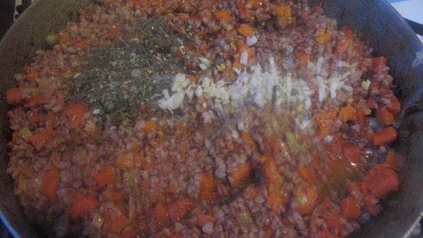 тушеная гречневая каша с тыквой