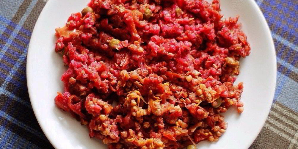 Рецепт зеленой гречки с свеклой и помидорами