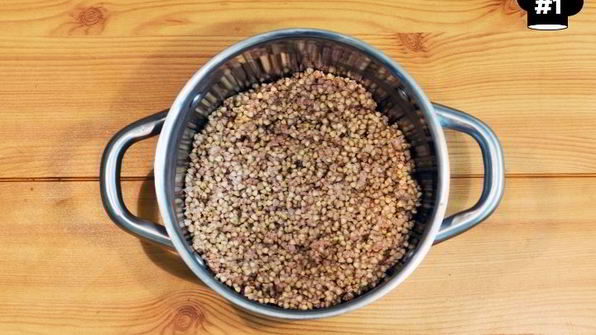 зеленая гречка со свининой и грибами