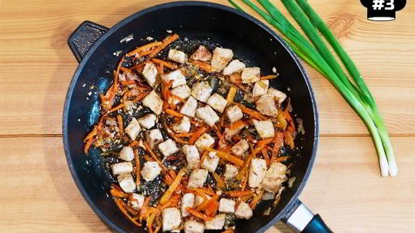 зеленая гречка со свининой и грибами