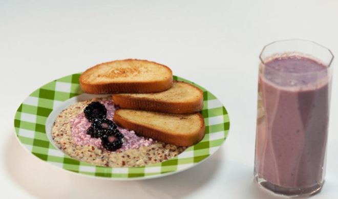 Каша из киноа с ежевично-творожным кремом