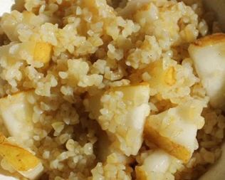 Медовая каша из булгура с грушей