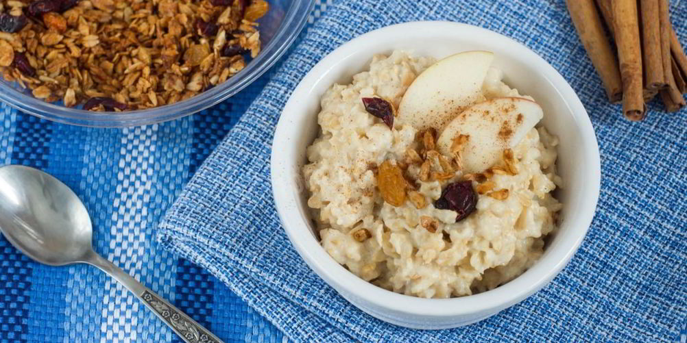 Рецепт овсяной каши с яблоком и корицей