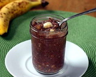 Овсянка в банке с бананом и какао