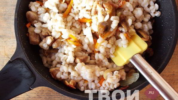 перловка с грибами