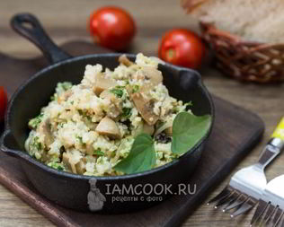 Пшеничная каша с грибами и жареным луком