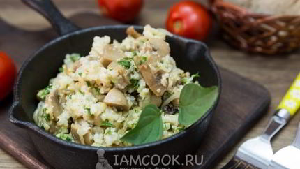 Пшеничная каша с грибами и жареным луком