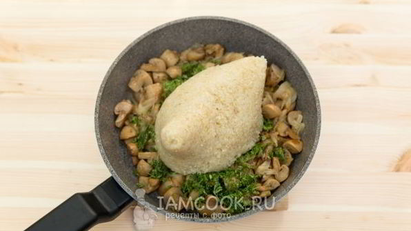 пшеничная каша с грибами и жареным луком