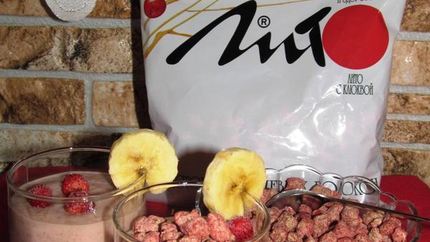 Бананово-клубничный коктейль с добавлением Лито