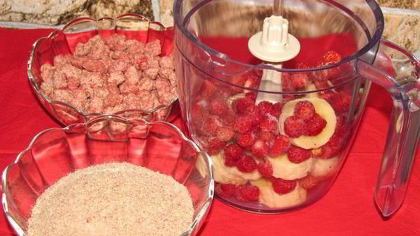 бананово-клубничный коктейль с добавлением лито