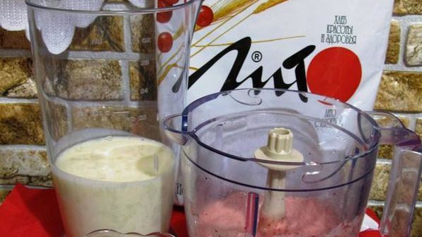 бананово-клубничный коктейль с добавлением лито