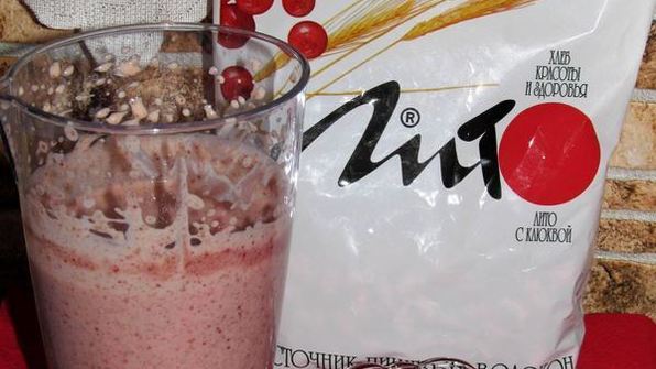 бананово-клубничный коктейль с добавлением лито