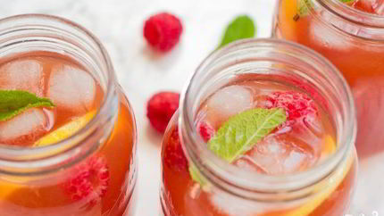 Чай с малиной и мелиссой