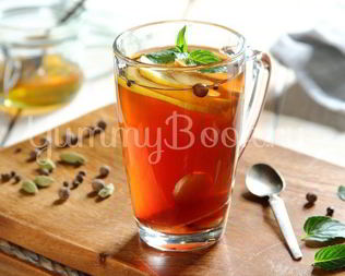 Согревающий мятный чай с пряностями