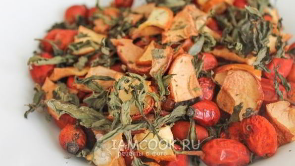 сушеный чай с мятой, яблоком и шиповником