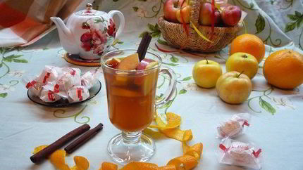Яблочный чай с апельсином и корицей
