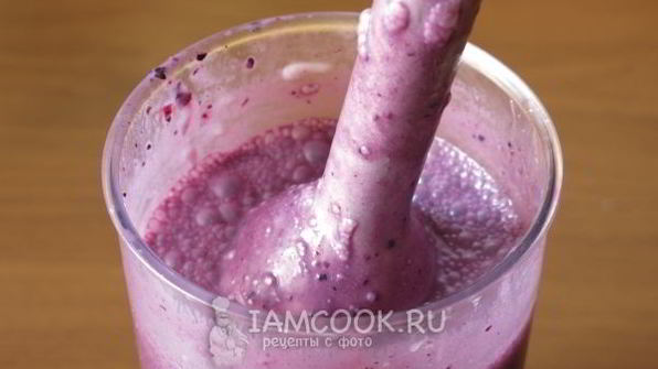 чернично-ежевичный коктейль