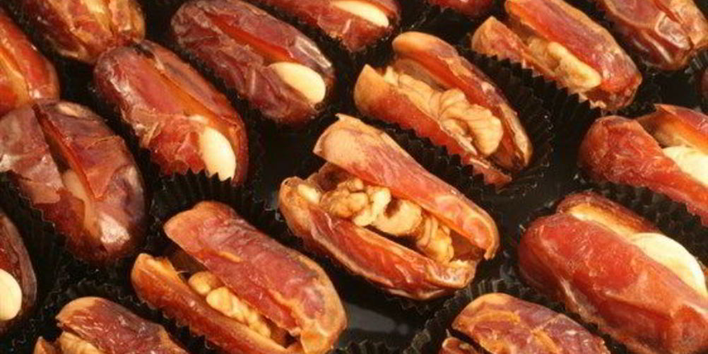 Рецепт фаршированных сыром бри финики с грецкими орехами и кленовым сиропом