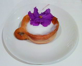 Фиалковый кофе в Сладкой кружке