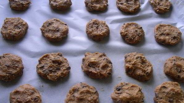 хрустящие кофейные печенья с шоколадом и грецкими орехами