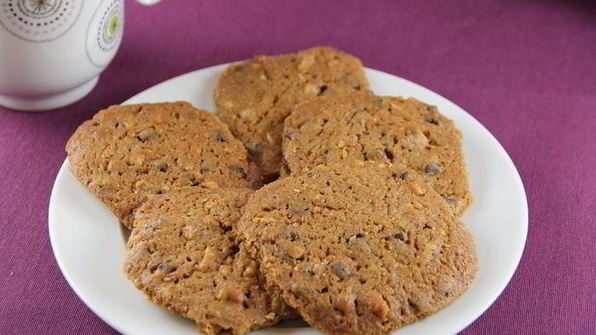 хрустящие кофейные печенья с шоколадом и грецкими орехами