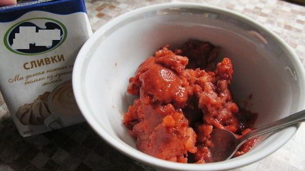 кофе глясе с клубничным сорбе