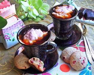 Кофе с малиновыми сливками