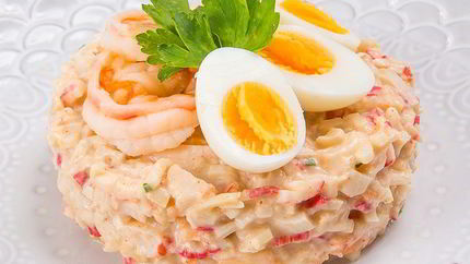 Коктейль из креветок и крабовых палочек