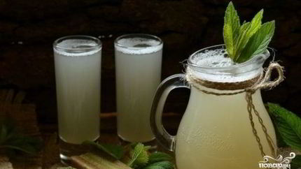 Квас из ревеня