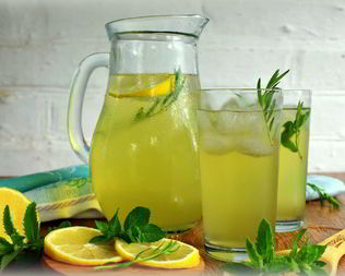 Лимонад из тархуна, лимона и мяты