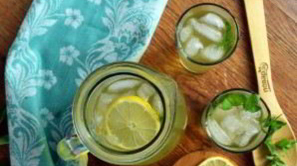 лимонад из тархуна, лимона и мяты