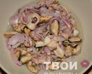 Маринованный коктейль из морепродуктов