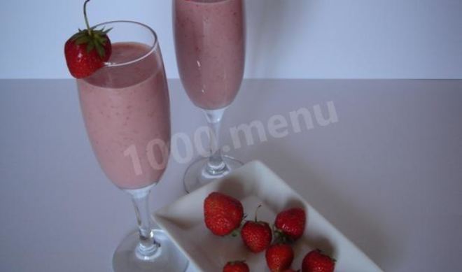 Монгольский клубнично-апельсиновый коктейль