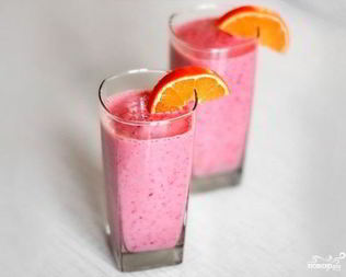 Фруктовый смузи в блендере