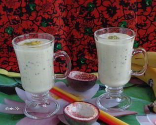 Смузи Маракуйя-банан-кокос